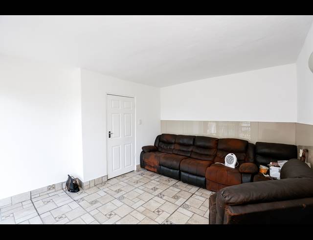 4 BEDROOM HOUSE FOR SALE IN NEWLANDS WEST